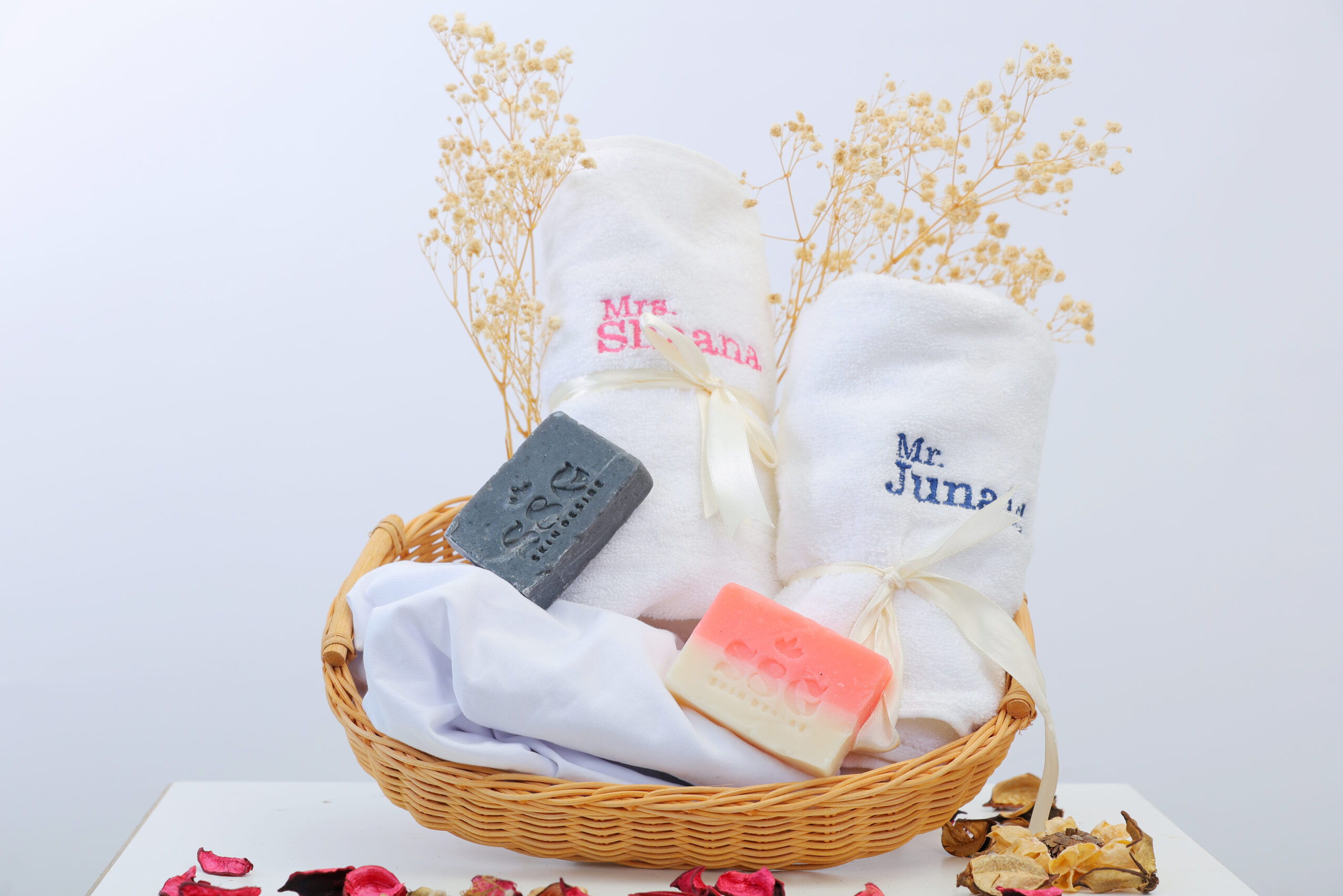 Gluta Bleach With Charcoal Deep Cleansing & Whitening Swirl Soap - Image 5