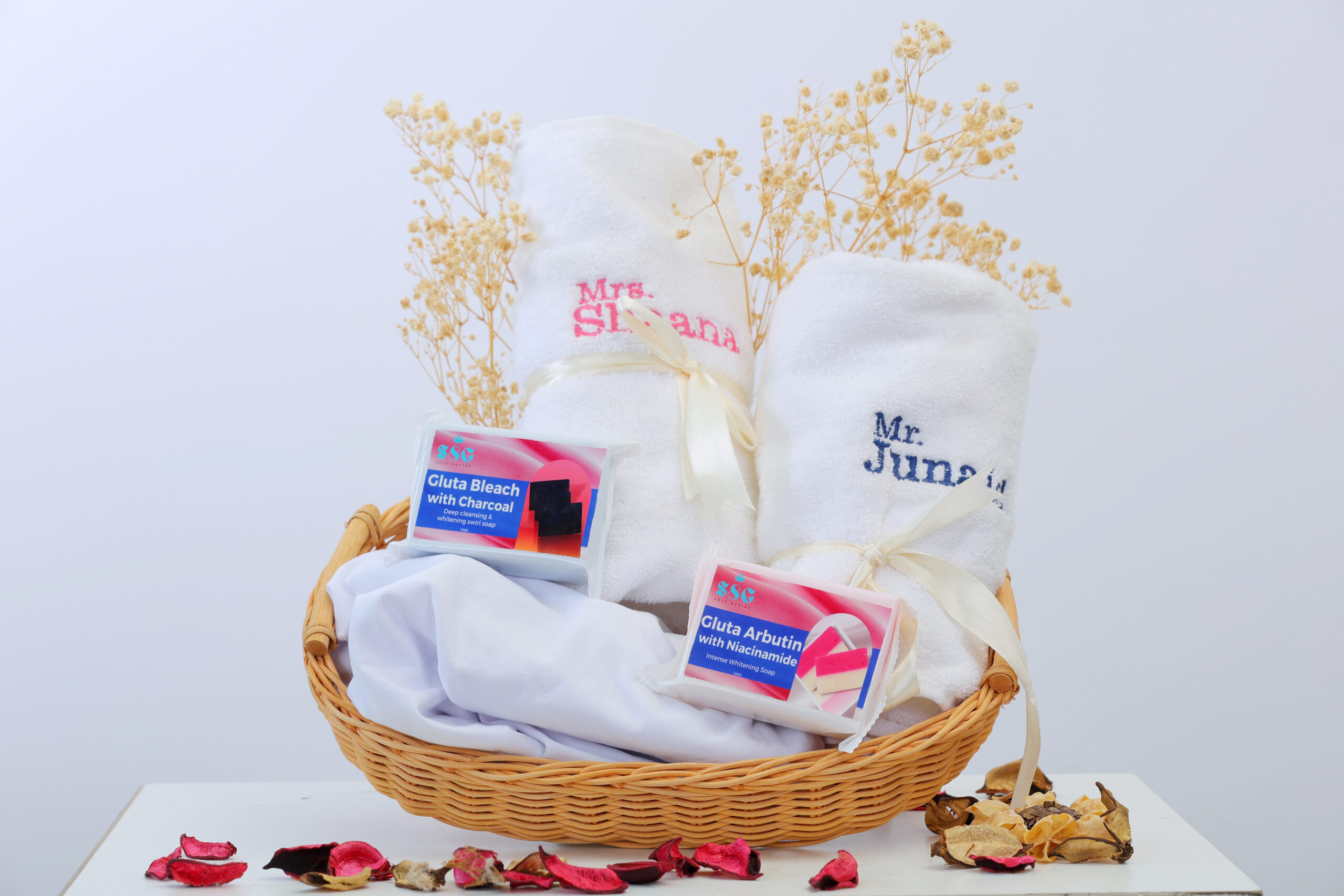 Gluta Bleach With Charcoal Deep Cleansing & Whitening Swirl Soap - Image 6